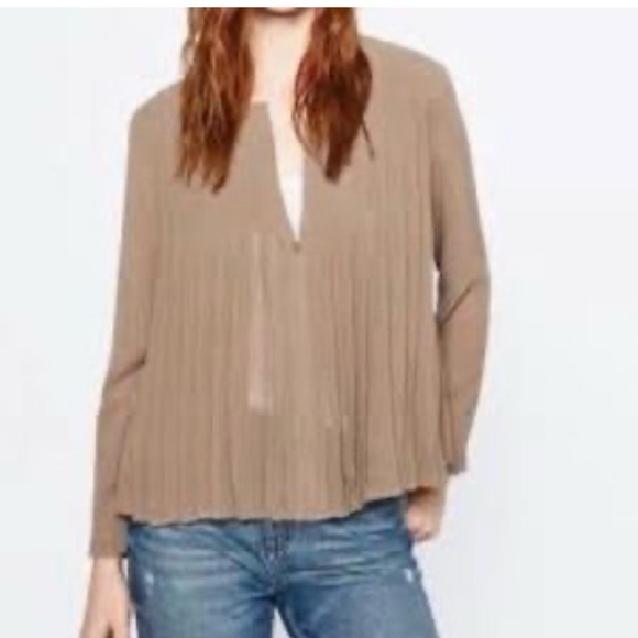 SALE‼️ Women's Taupe Pleated Top - Picture 5 of 5
